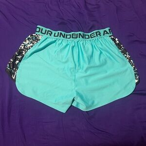 Under Armour shirts women’s large